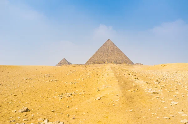 De weg naar de piramide — Stockfoto