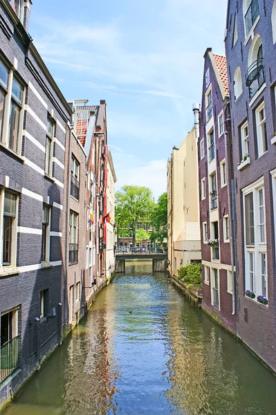 The narrow canal — Stock Photo, Image