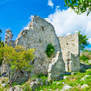 Eski kalede yürüyüş