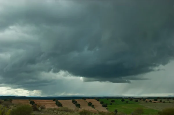 Regniga molnen — Stockfoto