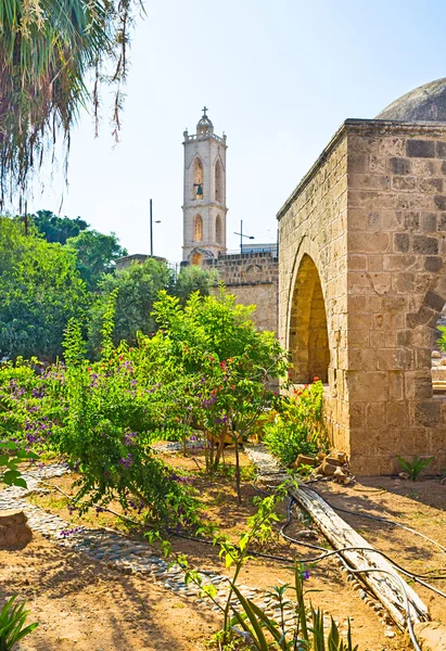 Dans le jardin du monastère — Photo