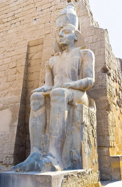Древняя статуя — стоковое фото