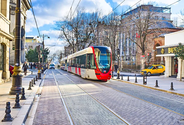 Bir tramvay ile sokak — Stok fotoğraf