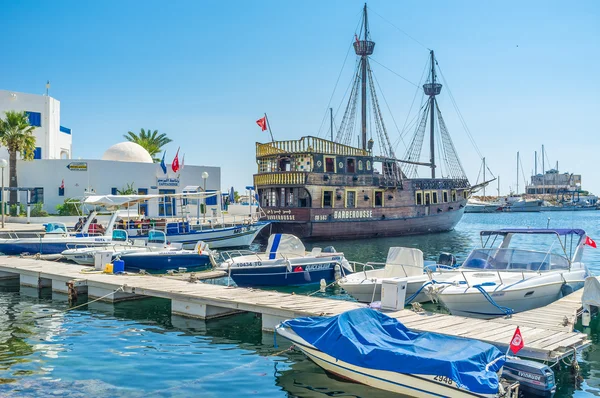 El barco turístico — Foto de Stock