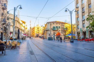 Kudüs - 15 Şubat 2016: Jaffa yoldur kafede dinlenebilir ya bazı, Kudüs'te 15 Şubat'ta alışveriş için en iyi yer.