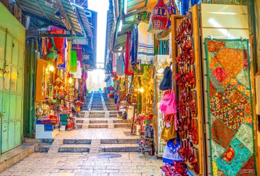 Kudüs - 15 Şubat 2016: King David Street gürültülü Pazar 15 Şubat Kudüs'te her tat ürünler sunan turizm cenneti olduğunu.