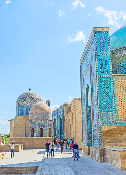 Visiting the mausoleums — Stockfoto