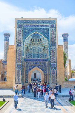 The facade of Gur-e Amir