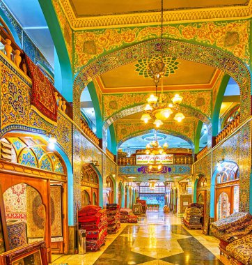 Tahran, Iran-10 Ekim 2017: karmaşık oyma, boyalı ve fayans desenleri Shah Abbasi halı pazarı, 10 Ekim Tahran 'da bina süslemeleri