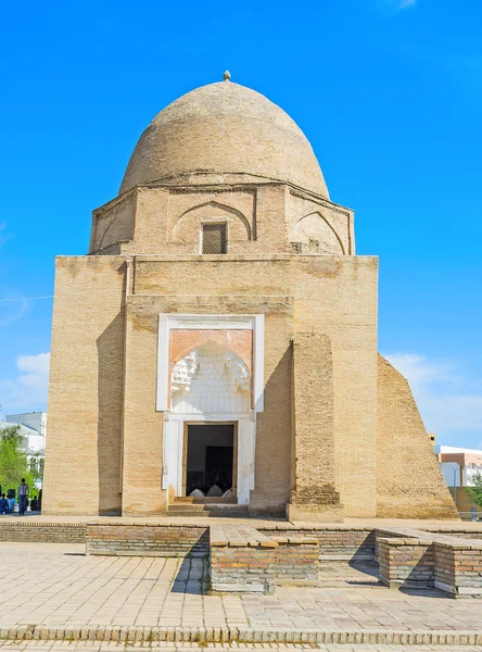 La entrada del mausoleo — Foto de Stock