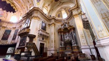 Duomo di Bergamo 'nun (Bergamo Katedrali) panoramik iç mimarisi, süslü sunaklar ve başyapıt Ana Şapel (Cappella Maggiore), Citta Alta, Bergamo, İtalya