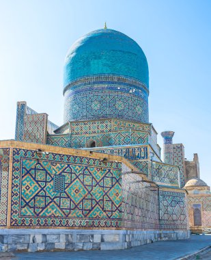 Parlak mavi kubbe
