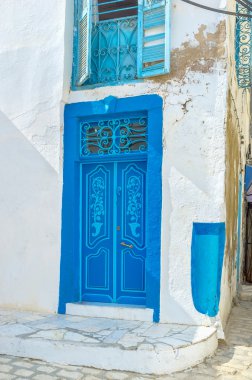 Mavi Kapılı