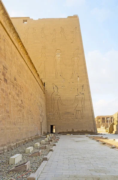 Visitando horus templo — Fotografia de Stock