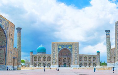 Tilya Kori medrese