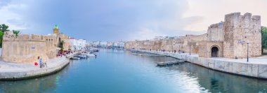 Between two citadels