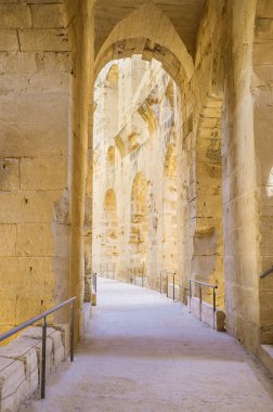 Amfitiyatro içinde yürüyüş