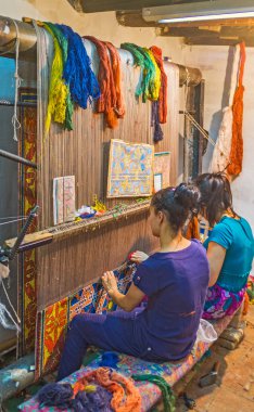 İpek halı yapımı