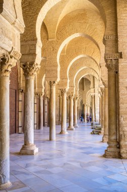 The maze of columns