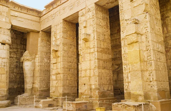 The columns with the hieroglyphs — ストック写真