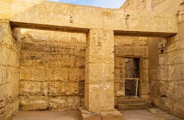 The chambers in Habu Temple