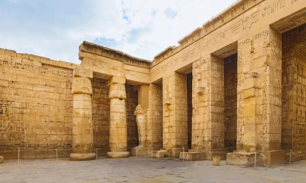 La corte del Templo Habu —  Fotos de Stock