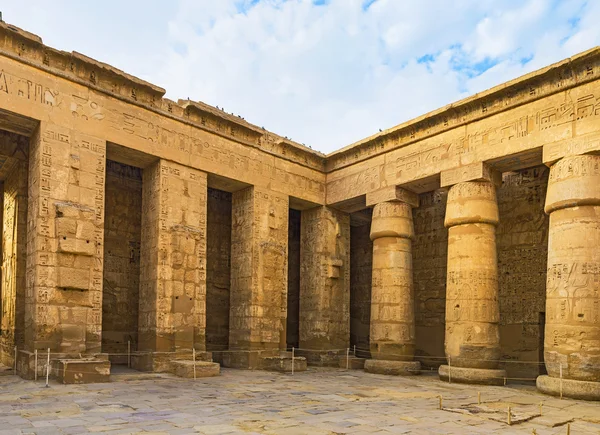 Walking in Egyptian Temple — Stockfoto