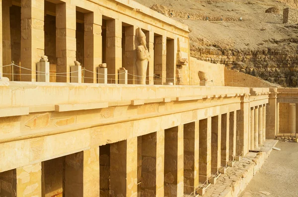 The columns of Hatshepsut Temple — Stock Photo, Image