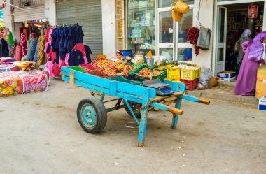 The car trailer with fruits