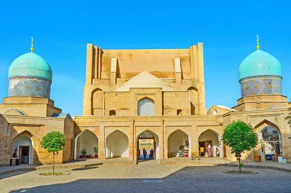 The bazaar in madrasah building — Stockfoto