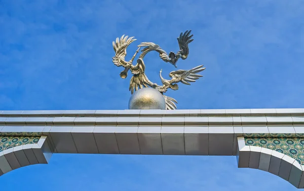 The metal storks in Tashkent — Stockfoto