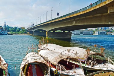 The boats under the bridge