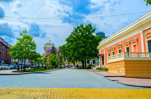 Маленький тенистый парк
