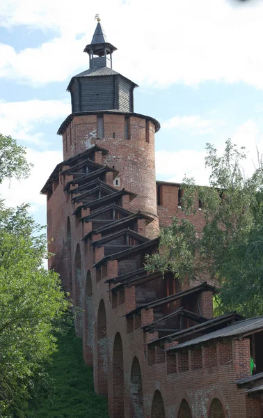 Кремлівської стіни і вежі Chasovaya в Нижньому Новгороді, Росія — стокове фото