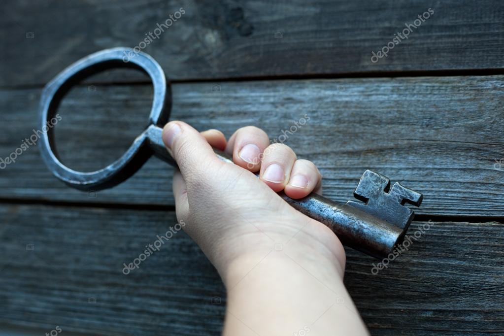 приснились ключи. золотой ключик обои. огромный ключ от замка. старинный ключ. старинный ключ.