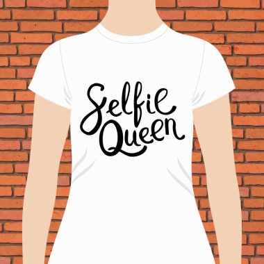 Selfie Kraliçe metinler baskı ile beyaz gömlek