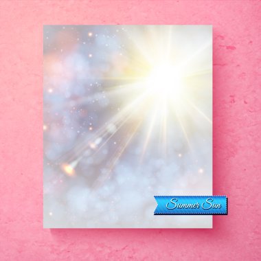 Yaz sunburst yumuşak bir ethereal gökyüzünde