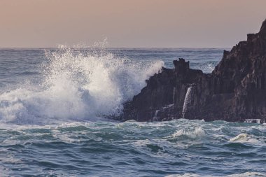 Sahildeki güzel gün batımı, Sintra, Portekiz