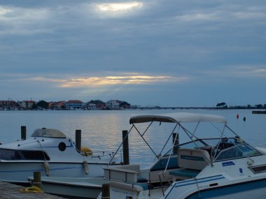 akşam limanda, Grado