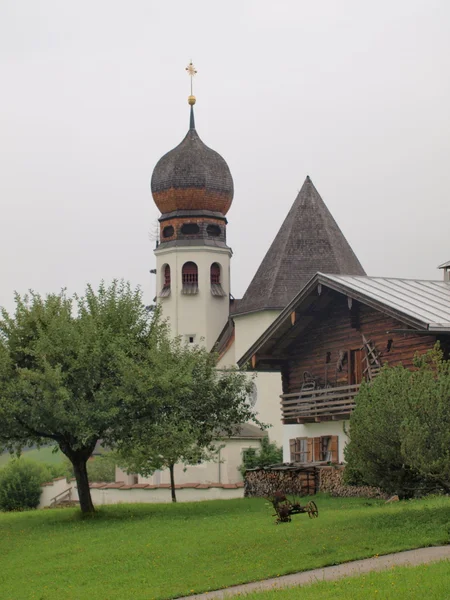 Bela igreja alpina, Oberau — Fotografia de Stock