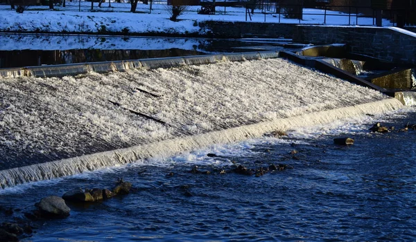Dam на річці nezarka — стокове фото