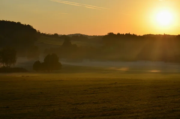 Mystiska sunrise, södra Böhmen — Stockfoto