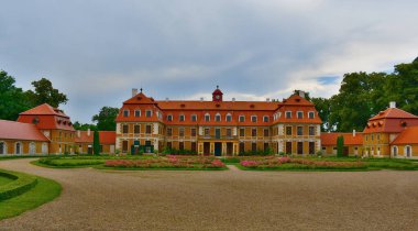 Devlet Şatosu Rajec nad Svitavou, 1763-1769 yılları arasında Çek Cumhuriyeti 'nde Salms soylu ailesinin kurduğu Fransız tipi klasik şato.