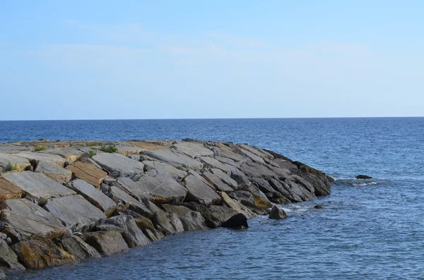里维埃拉迪波嫩特，海平面利古里亚的视图 — 图库照片