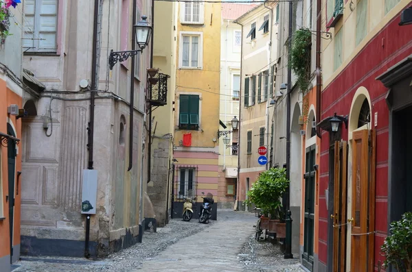 Видом на історичні вулиць міста Finalborgo, Liguri — стокове фото