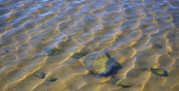 Rocce sotto la superficie dell'acqua — Foto Stock