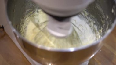 Gezegen mikseri, mutfak ürünleri için kremadan daha iyi. Mutfak otomatik karıştırıcı.