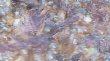 Plov için et pişirildi.