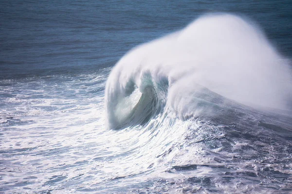 Rottura Grande Onda Con Spray — Foto Stock