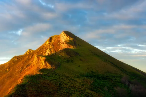Montaña Ganekogorta Con Hermosa Luz — Foto de Stock